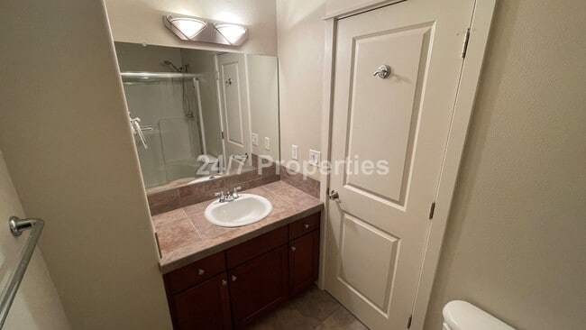 Building Photo - Beautiful 3 BD I 3.5 BA Townhome w/ Double...