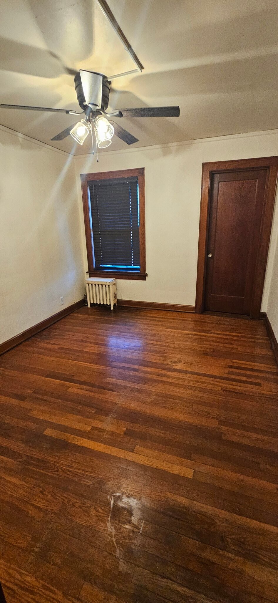 Building Photo - 208 W Sycamore St