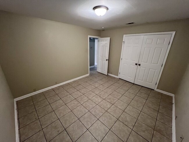 Building Photo - Newly updated!  3 bedroom, 1.5 bath home o...