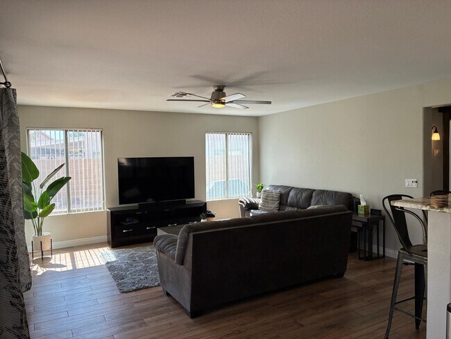 Building Photo - 13717 N 80th Ave