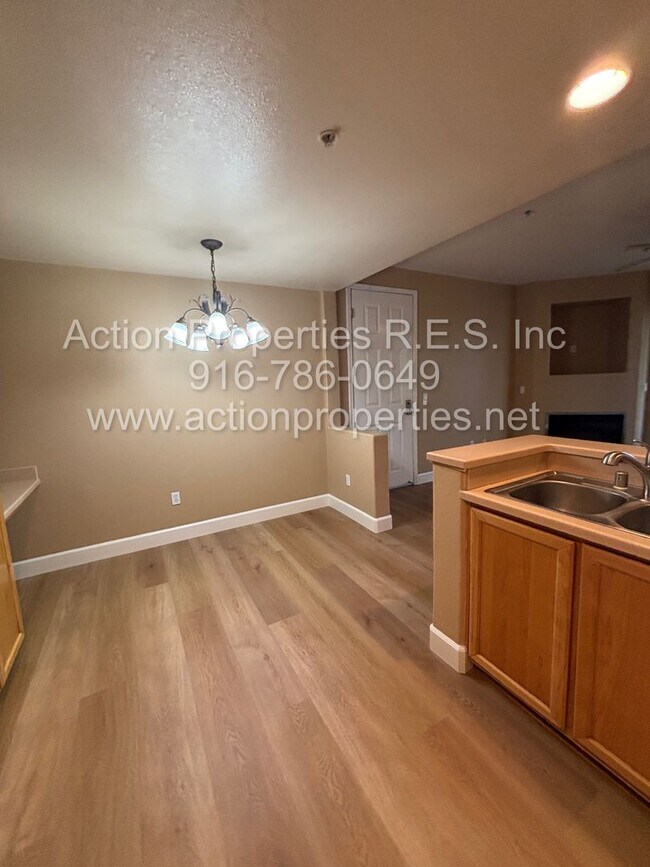 Building Photo - East Roseville - Gated Phoenician - Great ...