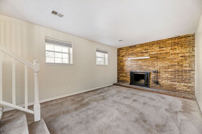 Building Photo - Enjoy the Private Pool and Outdoor Sauna at this 3/2 Home in a Quiet Neighborhood in Louisville