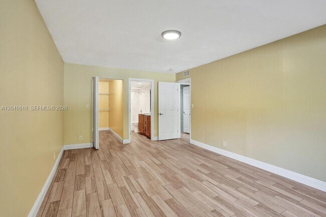 Building Photo - 4114 NW 88th Ave