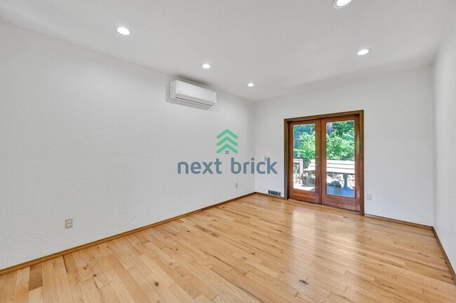 Building Photo - 4 BED & 2.5 BATH SINGLE FAMILY HOUSE FOR RENT