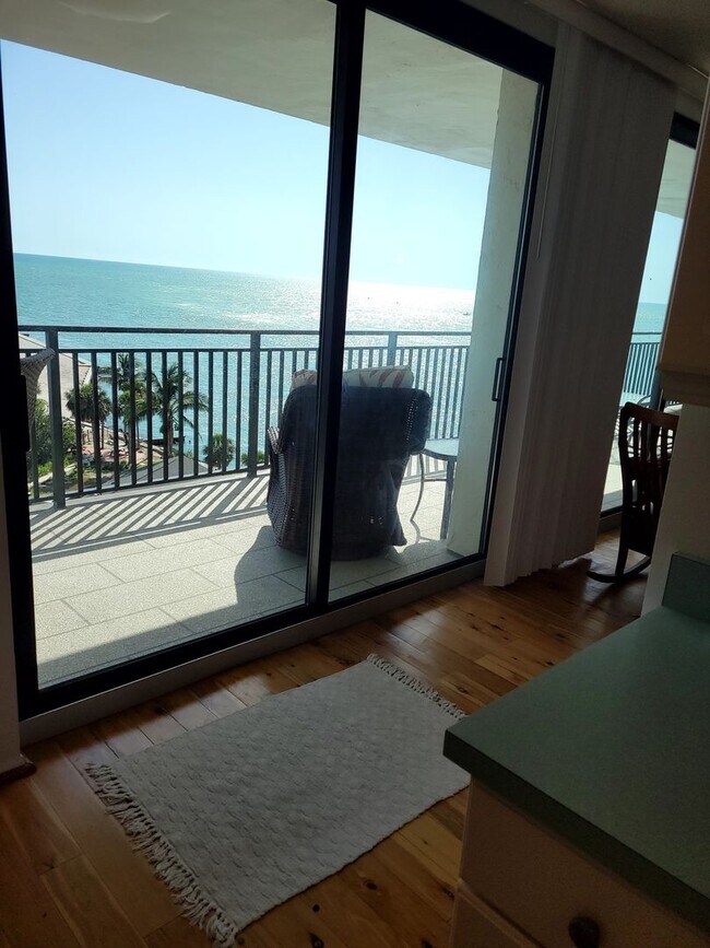 Building Photo - PENDING LEASE-Annual turnkey furnished  2/...