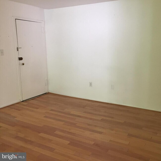 Building Photo - 12213 Braxfield Ct