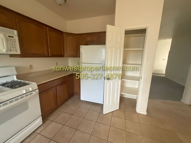 Building Photo - 549 E Zia St