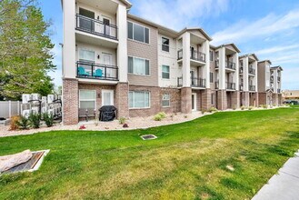 Building Photo - First Month Rent FREE