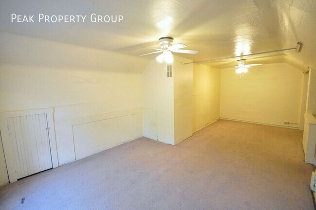Building Photo - 2074-2078-2078 Summit St
