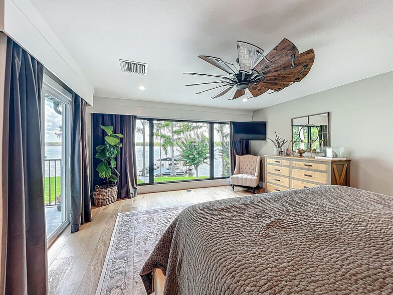 Master Bedroom (upstairs) - 281 Shell Pt E