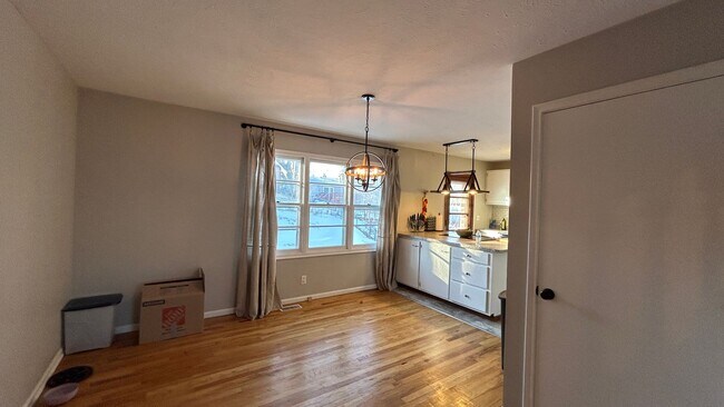 Building Photo - 3 Bedroom 1.5 bath House