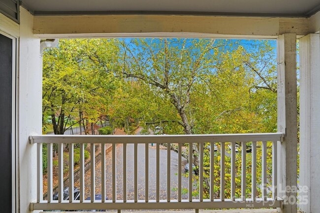 Building Photo - 2500 Cranbrook Ln