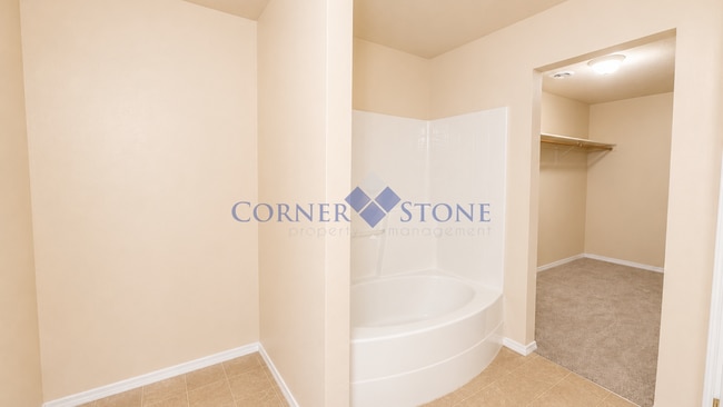Building Photo - Large 4 Bedroom Home with Bonus Room!