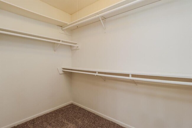 Building Photo - 22626 Guardsman Ln