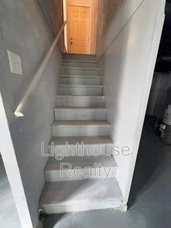 Building Photo - 1044 Whitcomb St