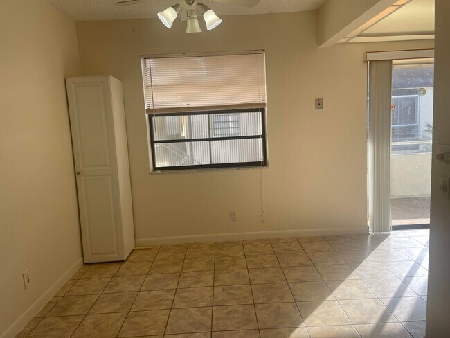 Building Photo - 83 Capri B