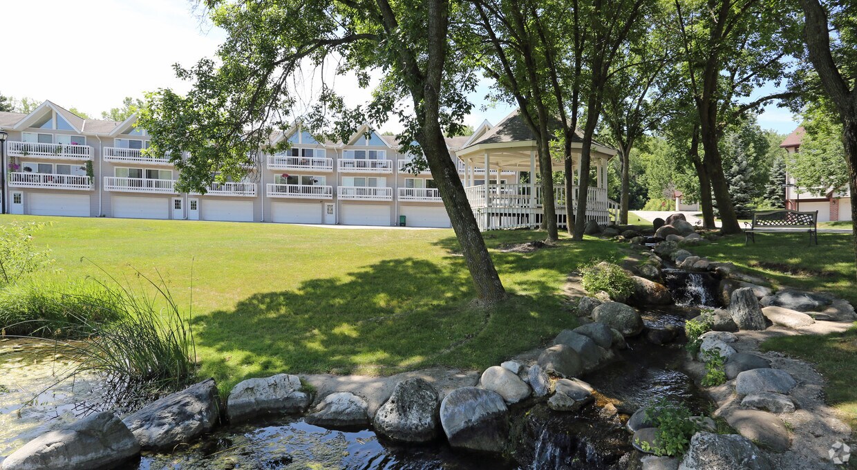 Summit Lake Apartments Townhomes Hartland
