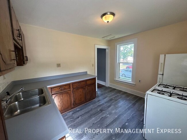 Building Photo - 1 Bed 1 Bath Main-Level Living in Sioux Falls