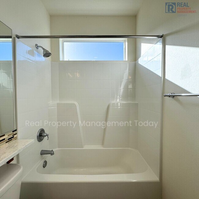 Building Photo - Beautiful 2 Bed Rambler! 55+ Community!