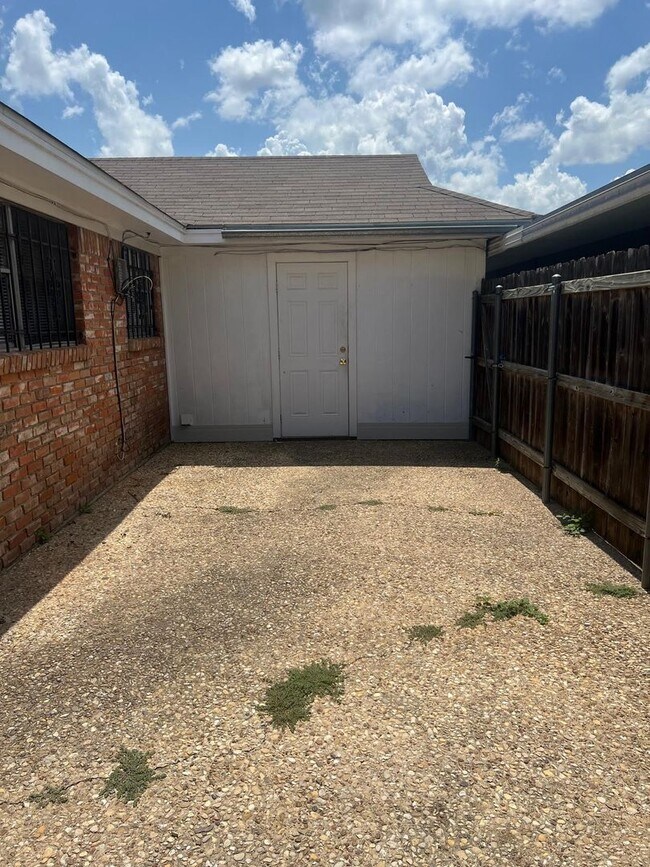Building Photo - 6517 Dunn Dr