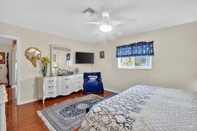 Building Photo - 328 NW 42nd St