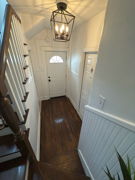 Building Photo - 1060 Forest Ave