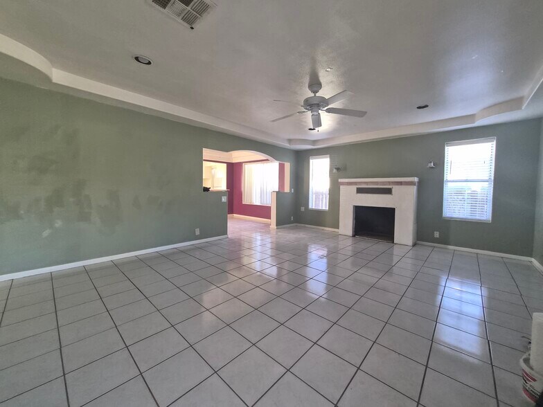 Building Photo - 45565 King St