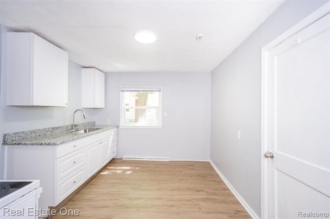 Building Photo - 22675 Santa Maria St