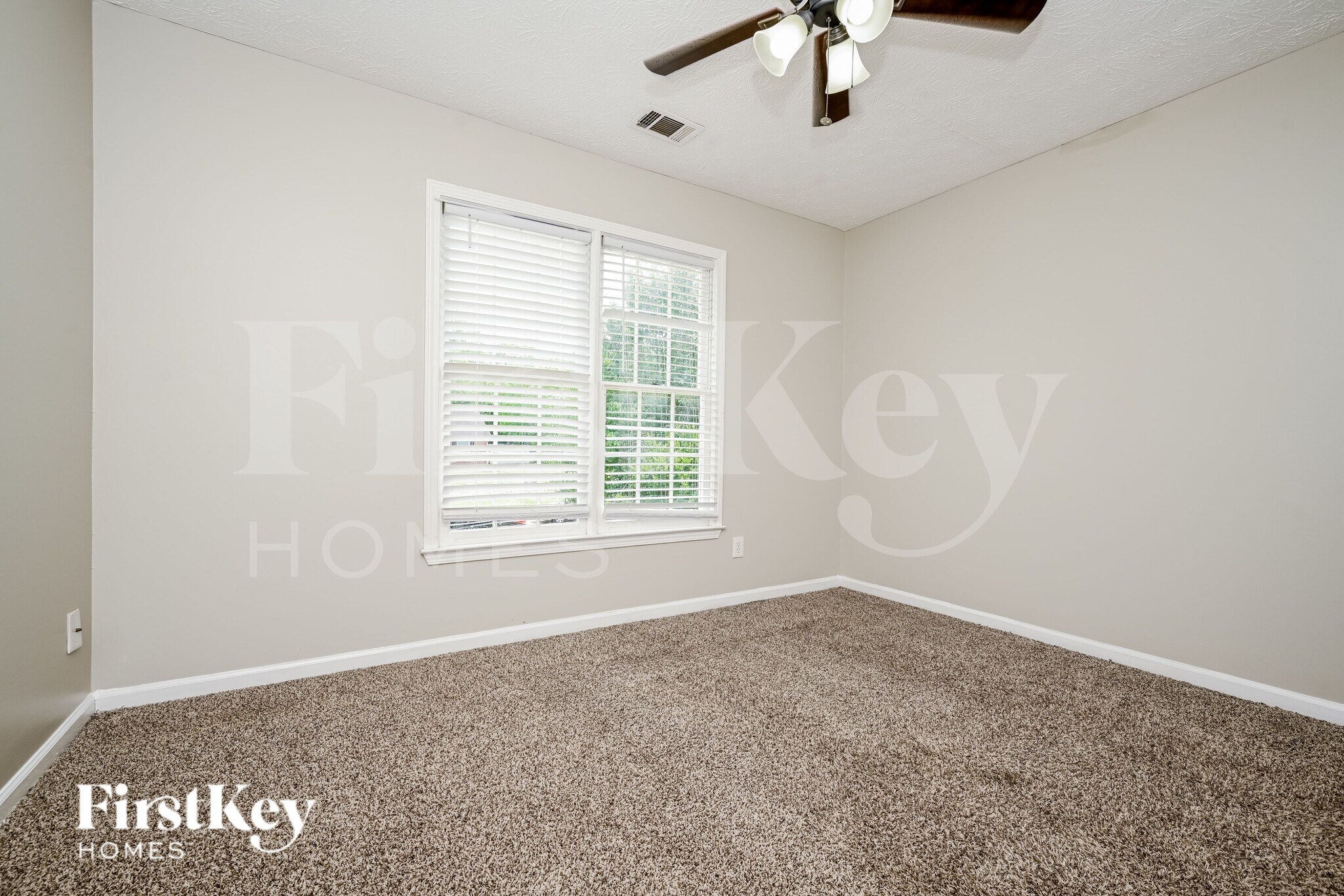 Building Photo - 55 Cinnamon Fern Cir