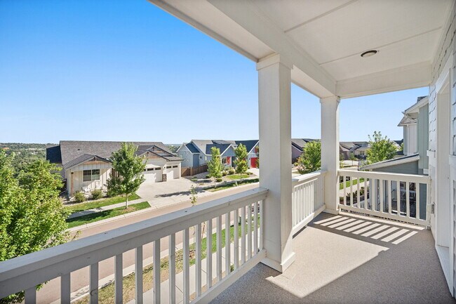 Building Photo - Modern 4 Bedroom, 2 Bathroom Westside Home with Balcony Views of Garden of the Gods!