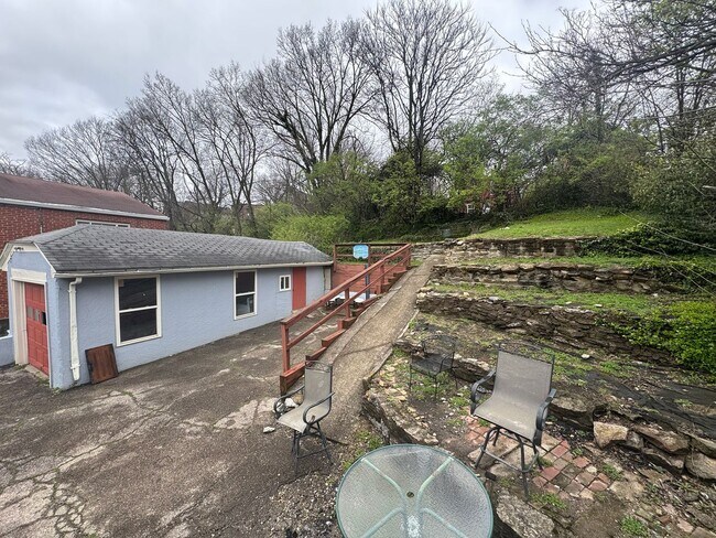 Building Photo - 350 Probasco St