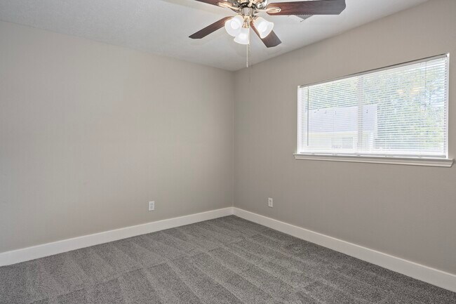 Building Photo - 18178 Woodsdale Ct