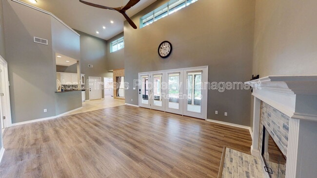 Building Photo - 11881 Honey Locust Dr