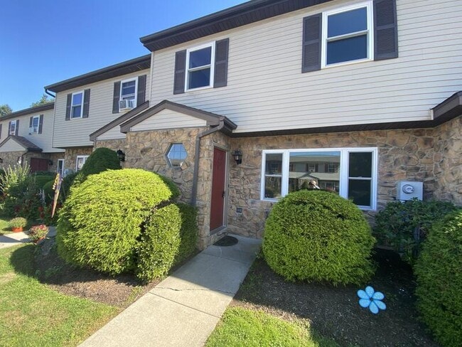 Building Photo - 210 Magnolia Dr