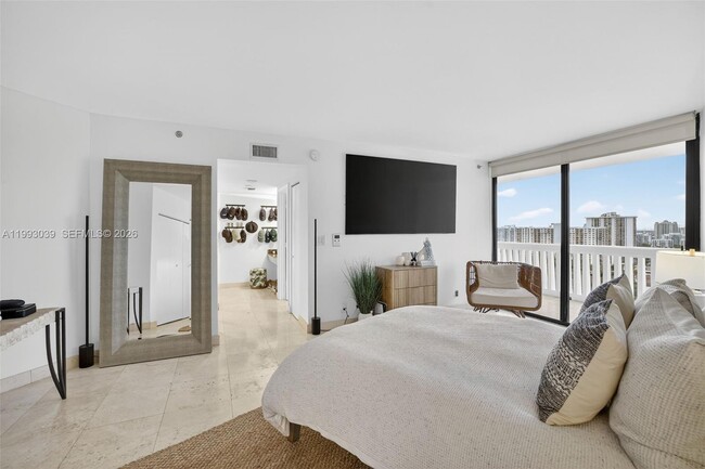 Building Photo - 1000 W Island Blvd