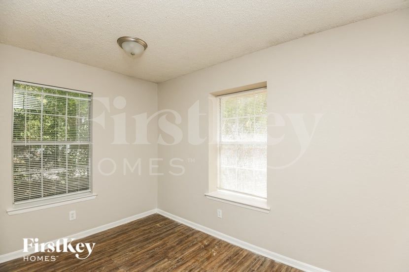 Building Photo - 841 Hackamore St