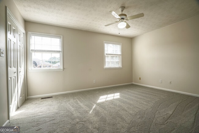 Building Photo - 587 Wedgewood Dr