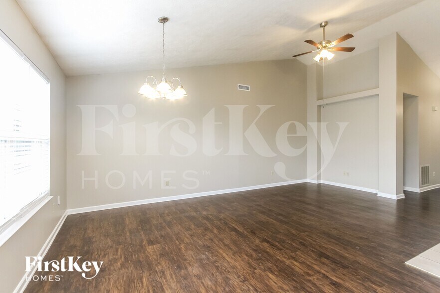 Building Photo - 5923 Prairie Creek Dr