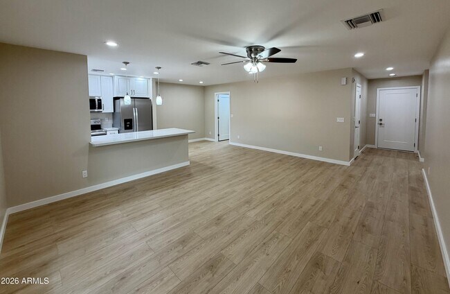 Building Photo - 2532 E Bluefield Ave