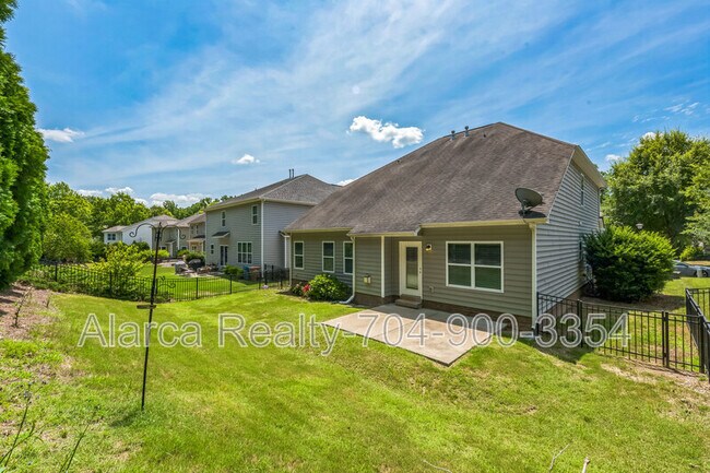 Building Photo - 1016 Ridgehaven Rd
