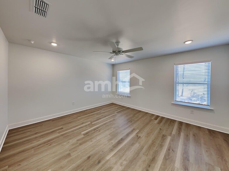 Building Photo - 1448 Aquamarine Dr