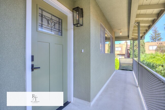 Building Photo - Fully Upgraded Spacious 3-Bedroom Unit in Prime Arcadia Location