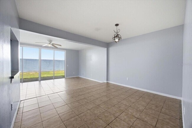 Building Photo - 102 Mango Dr