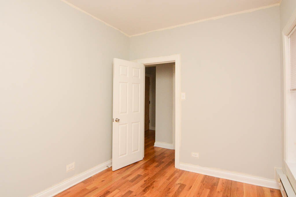 Building Photo - 729 W Barry Ave