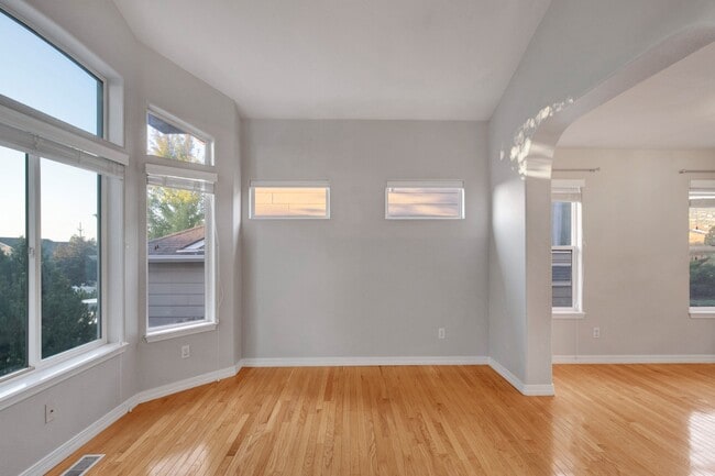 Building Photo - 450 Millstream Terrace