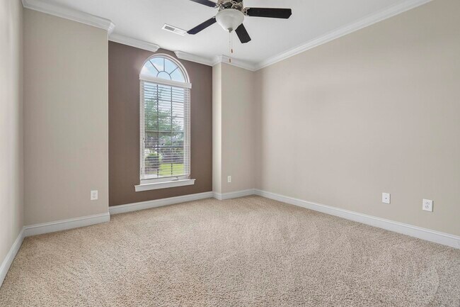 Building Photo - 9060 Abingdon Dr