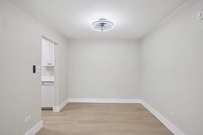 Building Photo - 226 Shorewood Dr