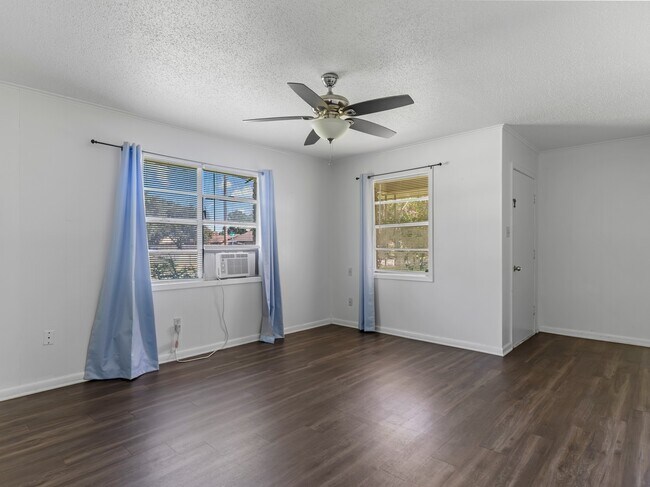 Building Photo - 147 9th St