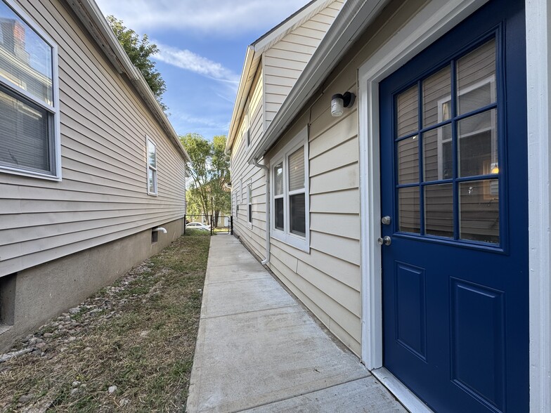 Building Photo - 516 Barnett Ave