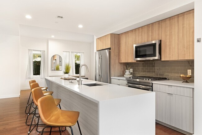 Primary Photo - 143-171-171 Hyde Park Ave